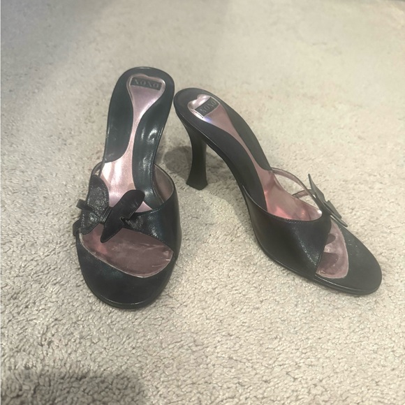 XOXO Black Leather Slides Size 6.5M 3” Heels with Buttetfly motif - Picture 2 of 5